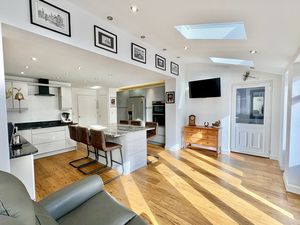 Kitchen/Diner/Family Room- click for photo gallery